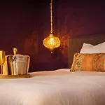 Wellness Tuin Woestijnroos Wellness Met Prive Sauna Stoomcabine En Jacuzzi Inclusief Gratis Prosecco En Partner Box - Ultieme Partner Beleving - *