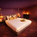 Wellness Tuin Woestijnroos Wellness Met Prive Sauna Stoomcabine En Jacuzzi Inclusief Gratis Prosecco En Partner Box - Ultieme Partner Beleving - 펜션 호스트