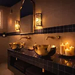 Wellness Tuin Woestijnroos Wellness Met Prive Sauna Stoomcabine En Jacuzzi Inclusief Gratis Prosecco En Partner Box - Ultieme Partner Beleving - 펜션 호스트