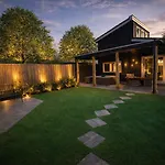 펜션 Wellness Tuin Woestijnroos Wellness Met Prive Sauna Stoomcabine En Jacuzzi Inclusief Gratis Prosecco En Partner Box - Ultieme Partner Beleving - 호스트