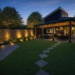 펜션 Wellness Tuin Woestijnroos Wellness Met Prive Sauna Stoomcabine En Jacuzzi Inclusief Gratis Prosecco En Partner Box - Ultieme Partner Beleving - 호스트