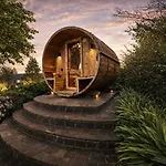 Wellness Tuin Horst Noord Limburg - 2-4 Persoons Wellness Lodge Met Prive Sauna Stoomcabine En Jacuzzi Inclusief Gratis Prosecco En Partner Box - Ultieme Partner Beleving -