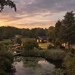 Wellness Tuin Horst Noord Limburg - 2-4 Persoons Wellness Lodge Met Prive Sauna Stoomcabine En Jacuzzi Inclusief Gratis Prosecco En Partner Box - Ultieme Partner Beleving - Semesterbostad *