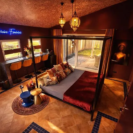 Wellness Tuin Woestijnroos Wellness Met Prive Sauna Stoomcabine En Jacuzzi Inclusief Gratis Prosecco En Partner Box - Ultieme Partner Beleving - 펜션