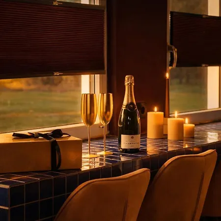 Wellness Tuin Woestijnroos Wellness Met Prive Sauna Stoomcabine En Jacuzzi Inclusief Gratis Prosecco En Partner Box - Ultieme Partner Beleving - *