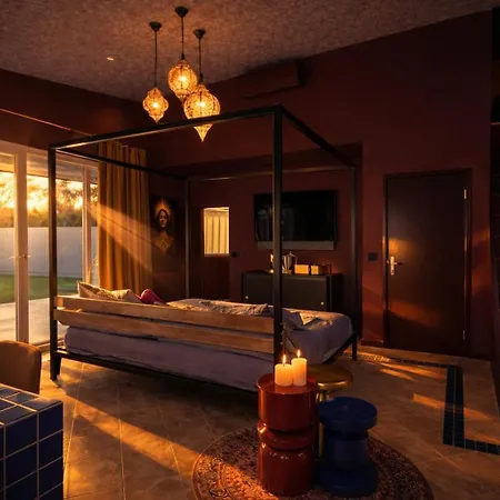 펜션 Wellness Tuin Woestijnroos Wellness Met Prive Sauna Stoomcabine En Jacuzzi Inclusief Gratis Prosecco En Partner Box - Ultieme Partner Beleving - 호스트