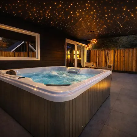 Holiday home Wellness Tuin Noord Limburg - 2-4 Persoons Wellness Met Prive Sauna Stoomcabine En Jacuzzi - Ultieme Partner Beleving - Horst