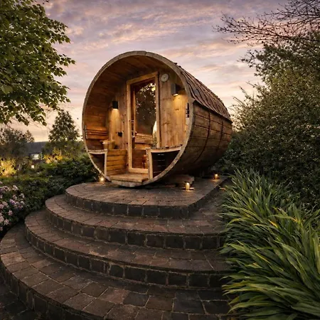Wellness Tuin Noord Limburg - 2-4 Persoons Wellness Met Prive Sauna Stoomcabine En Jacuzzi - Ultieme Partner Beleving -