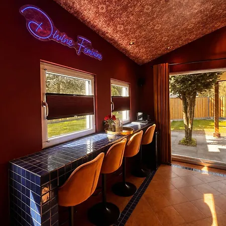 Wellness Tuin Noord Limburg - 2-4 Persoons Wellness Met Prive Sauna Stoomcabine En Jacuzzi - Ultieme Partner Beleving -