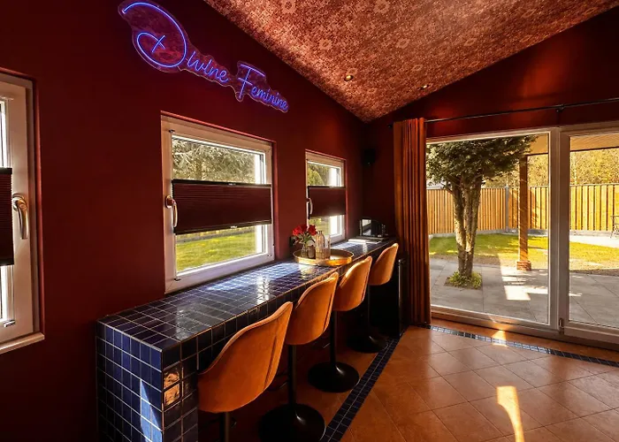 Wellness Tuin Woestijnroos Wellness Met Prive Sauna Stoomcabine En Jacuzzi Inclusief Gratis Prosecco En Partner Box - Ultieme Partner Beleving -