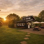 Holiday home Wellness Tuin Horst Noord Limburg - 2-4 Persoons Wellness Lodge Met Prive Sauna Stoomcabine En Jacuzzi Inclusief Gratis Prosecco En Partner Box - Ultieme Partner Beleving - *